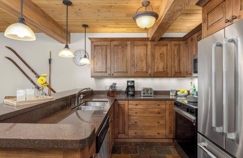 Snowmass Village Condo | Top of the Village~Ski-in/out~HT~Pool~Grill~Parking