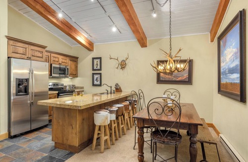 Snowmass Village Condo | Top of the Village - Summit 302