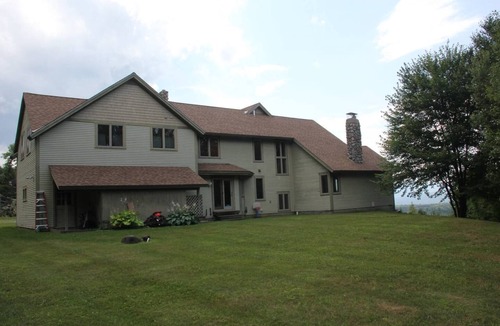 Morrisville House | TOP OF THE WORLD over Stowe, Hot Tub, with Tesla plug. Sleeps up to 17.