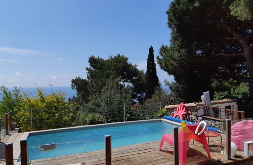 Sete Apartment | Top of villa, terraces, swimming pool at Mont St Clair, pétanque court with sea view