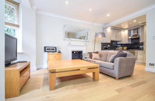 Redcliffe Apartment | Top Properties Chelsea