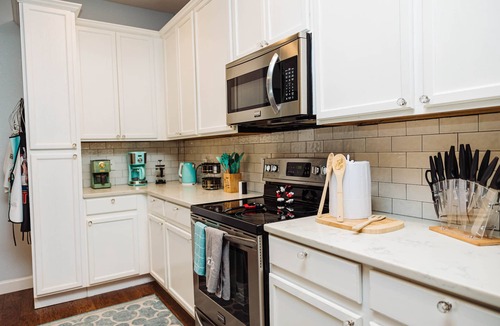 Trafalgar Village House | TOP RATED Disney-Themed Villa w/ARCADE Game Room ♥3 King Suites♥Private Pool/Spa