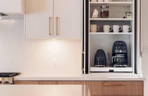 Gravenhurst Cottage | Top Rated Muskoka - Sauna Fireplace Chef Kitchen