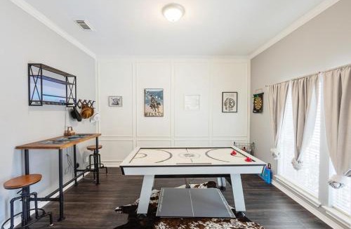 Barker House | Top-Rated Pet-Friendly Stay in a Gated Community