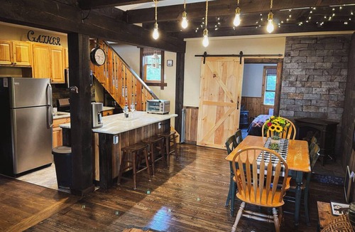 Hunter House | Top rated rental in Hunter Sauna cozy 4 Bedrms 3 full baths sauna great location