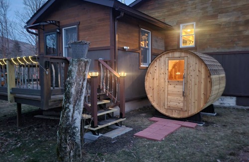Hunter House | Top rated rental in Hunter Sauna cozy 4 Bedrms 3 full baths sauna great location