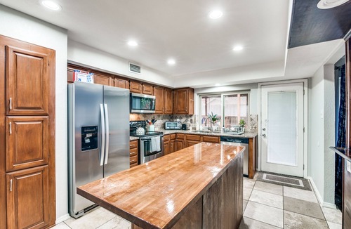 Mesquite House | Top Rated Spacious Home with Amazing Backyard and Pool. Close to Everything.