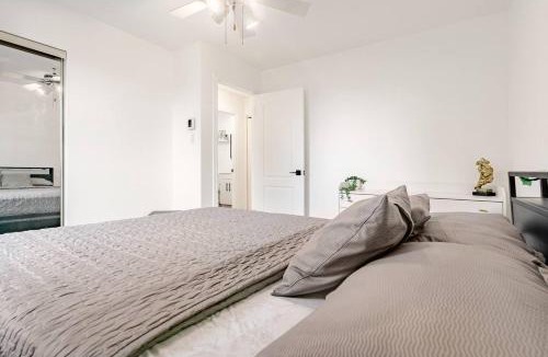 Laval House | Top Rated Vacation House Montreal Private Parking