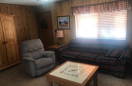 Pinetop Cabin | Top reviews! Weekend, weekly & monthly cabin! very clean! Low price