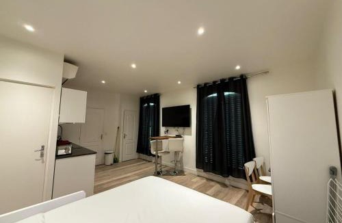 Vincennes Apartment | Top Studio- SV73- center of Vincennes