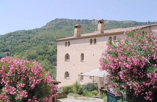 Le Bar-sur-Loup Apartment | Top Studio with * Large Heated Pool *