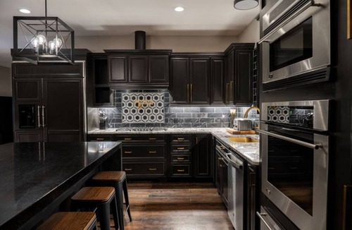 Hermann Apartment | Top unit Bonnie & Clyde