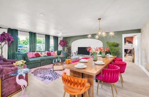 Seminole House | TOP VlLLA Chic 4BR Spacious & Fun Pool Villa