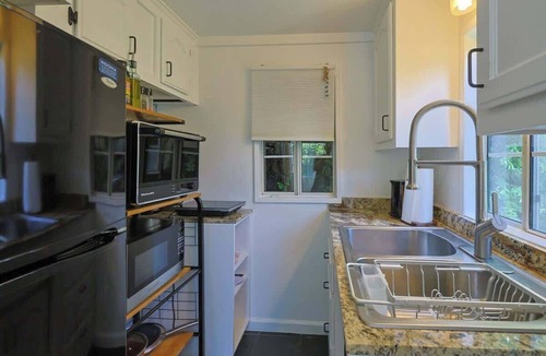 Fernwood House | Topanga 1BR Loft | Canyon Views by Colby & Conrad