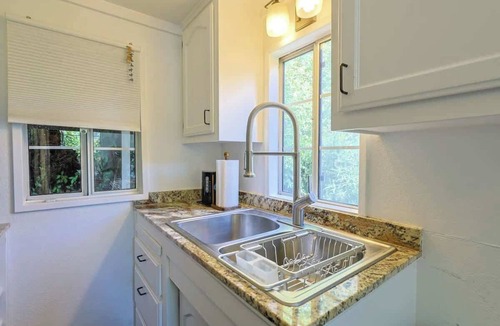 Fernwood House | Topanga 1BR Loft | Canyon Views by Colby & Conrad