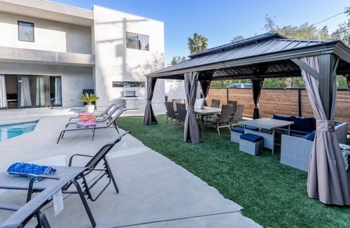 Canoga Park House | Topanga Cabana L.A. City Modern Pool