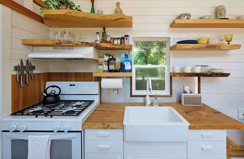 Fernwood House | Topanga Canyon | Pool + Hot Tub by Colby & Conrad