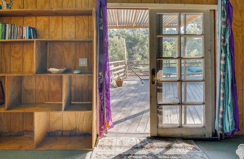 Topanga Cabin | Topanga Canyon Rustic Treetop Trailer on 16 Acres!