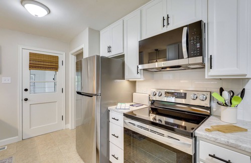 Pauline House | Topeka Farmhouse Hideaway: 5 Mi to Downtown!