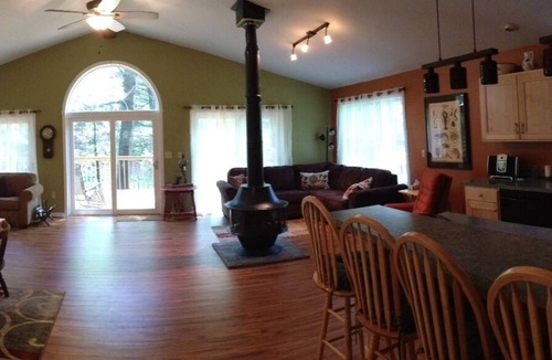 Catawissa Cottage | ‘Topl’ In’ Creek-Side Cottage