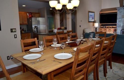 Killington House | Topridge 4BR, 4BA Townhome with Breathtaking Mountain Views, Hot Tub, Ski In Ski Out, Sports Center