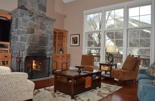 Killington House | Topridge 4BR, 4BA Townhome with Breathtaking Mountain Views, Hot Tub, Ski In Ski Out, Sports Center