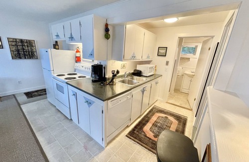 Southwest Harbor Apartment | Topside - Cozy 2BR Unit w/Dockside Views