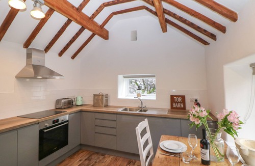 Winster Cottage | TOR BARN, romantic, with open fire in Winster