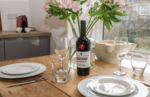 Winster Cottage | TOR BARN, romantic, with open fire in Winster