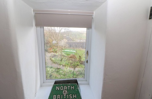 Winster Cottage | TOR BARN, romantic, with open fire in Winster