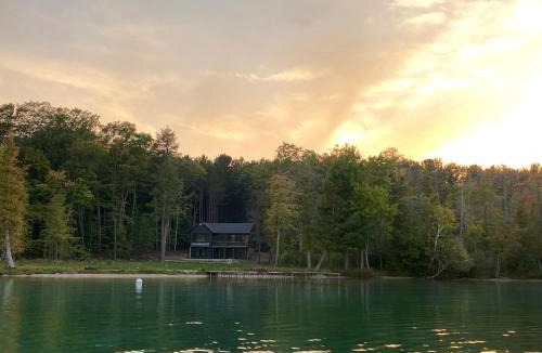 Kewadin House | Torch Lake Blue 4BDR Beachfront House ➠ 2364
