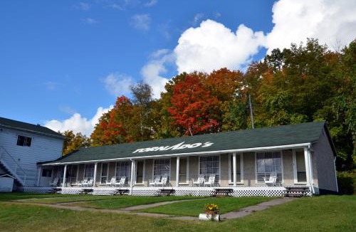 Arnstein Hotel | Tornado's Motel