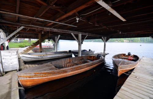 Arnstein Hotel | Tornado's Motel