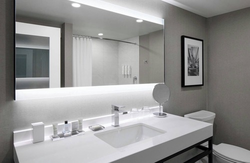 Etobicoke Hotel | Toronto Airport Marriott Hotel