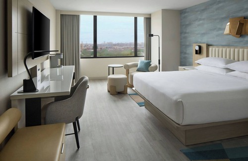 Etobicoke Hotel | Toronto Airport Marriott Hotel