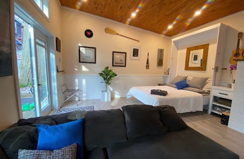The Beaches Apartment | Toronto Beaches Coachhouse
