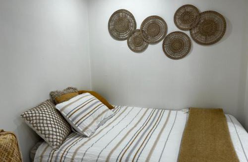 Lawrence Park South House | Toronto central area tidy room near subway