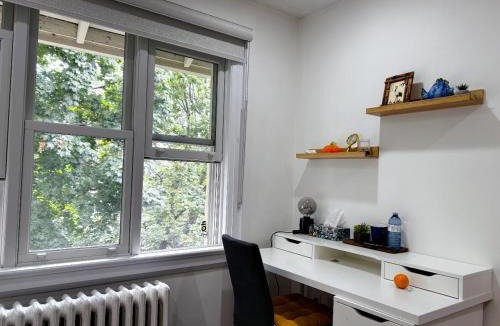 Lawrence Park South House | Toronto central area tidy room near subway