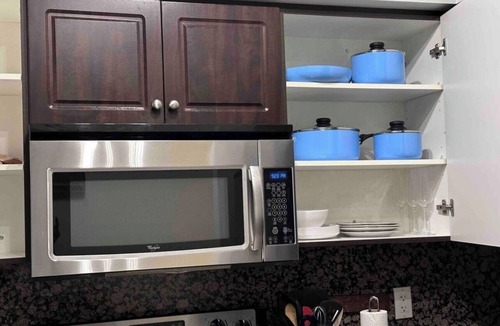 Fort York Condo | Toronto closer Budwiser walk Scotiabank arena 6mins with uber , Rogers Centre .