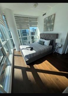 Downtown Toronto Apartment | Toronto CN Tower Maple Leaf Square Luxurious 2 Bedroom Condo