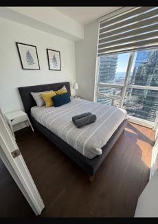 Downtown Toronto Apartment | Toronto CN Tower Maple Leaf Square Luxurious 2 Bedroom Condo