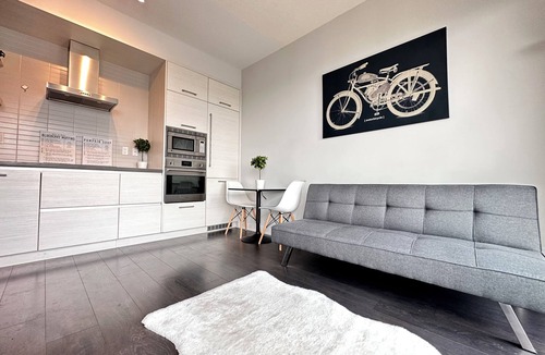 Mount Pleasant West Condo | Toronto Condo in front of Eglinton/Yonge Subway station