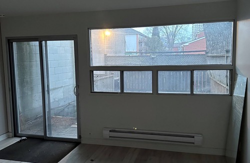 Old Town Apartment | Toronto Cork Town, Queen St.E, Spacious 2nd Fl. Loft