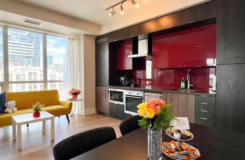 Toronto Entertainment District Apartment | Toronto DT Roger Center 3B+2B King bed free parking condo