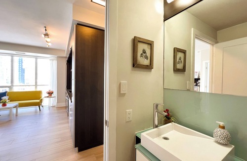 Toronto Entertainment District Apartment | Toronto DT Roger Center 3B+2B King bed free parking condo