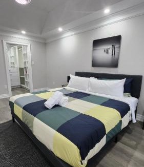 Scarborough Junction Villa | Toronto Guest House
