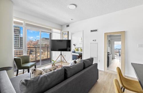 CityPlace Apartment | Toronto Harbourview Suites with free parking