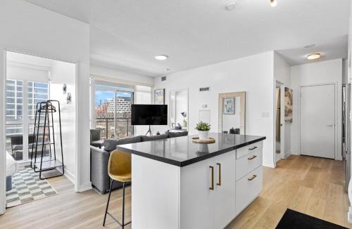 CityPlace Apartment | Toronto Harbourview Suites with free parking