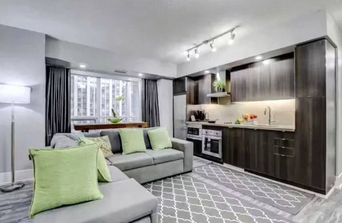 Toronto Entertainment District Apartment | Toronto Icon Suites - CN Tower Downtown