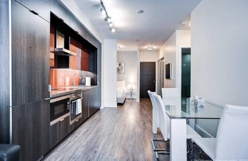 Toronto Entertainment District Apartment | Toronto Icon Suites - CN Tower Downtown